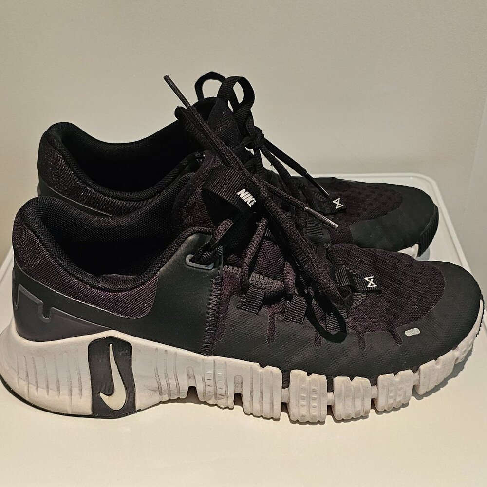 NIKE Free Metcon 5 - Black/White (8.5 US)